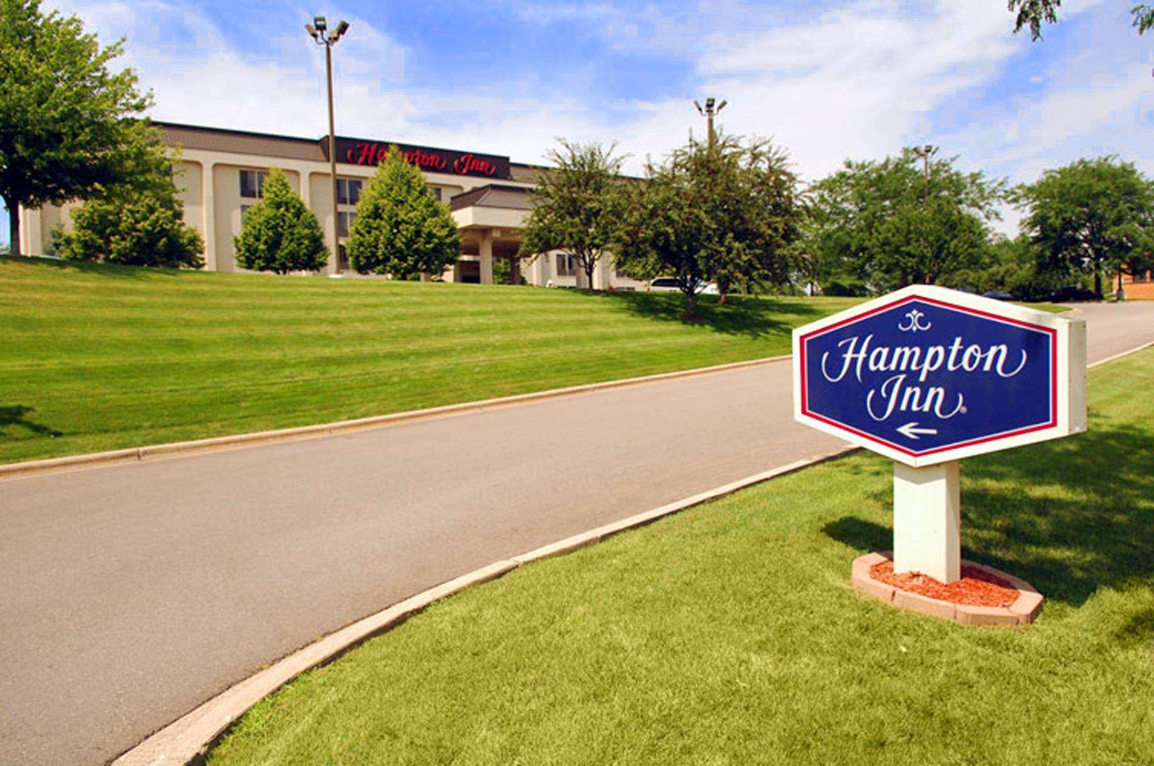 Hampton Inn Madison East Towne Mall Area Bagian luar foto