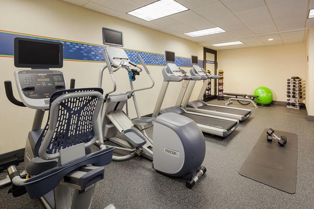 Hampton Inn Madison East Towne Mall Area Bagian luar foto