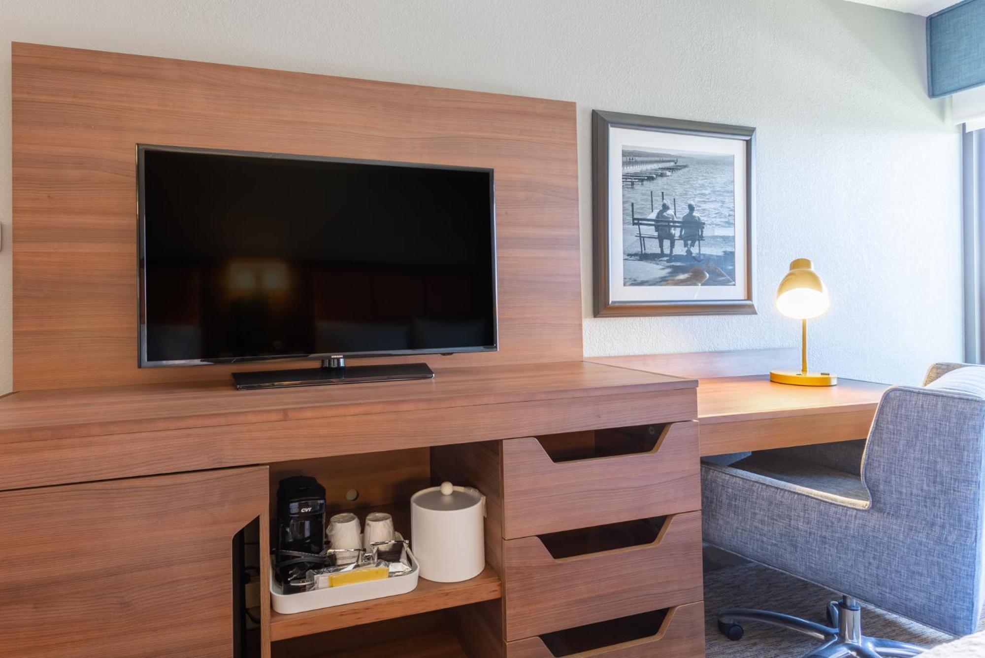 Hampton Inn Madison East Towne Mall Area Bagian luar foto