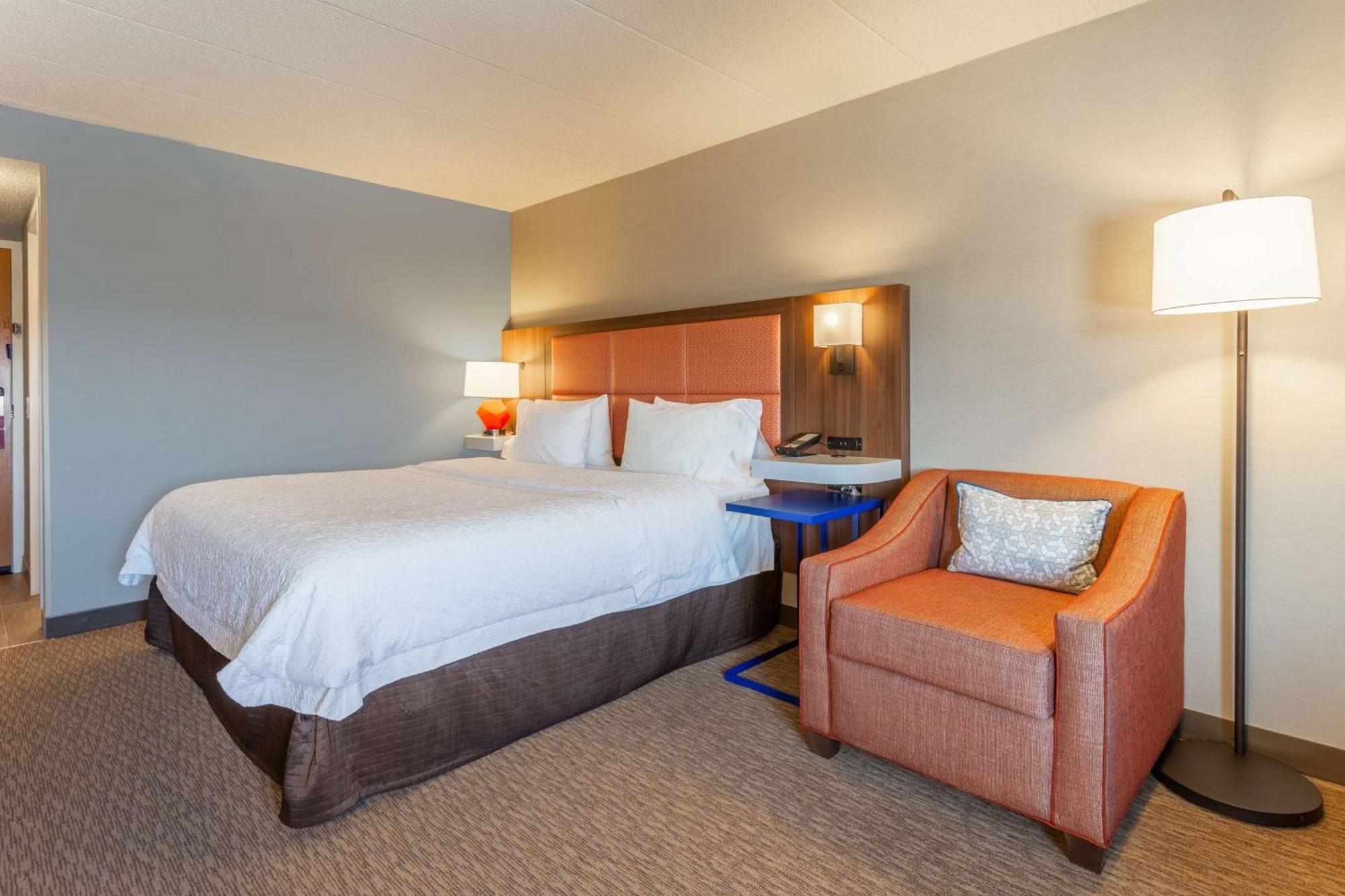 Hampton Inn Madison East Towne Mall Area Bagian luar foto