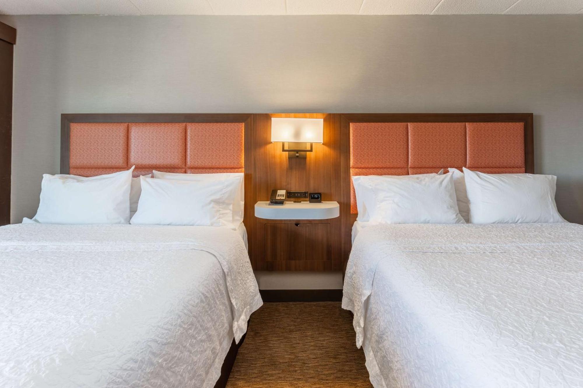 Hampton Inn Madison East Towne Mall Area Bagian luar foto