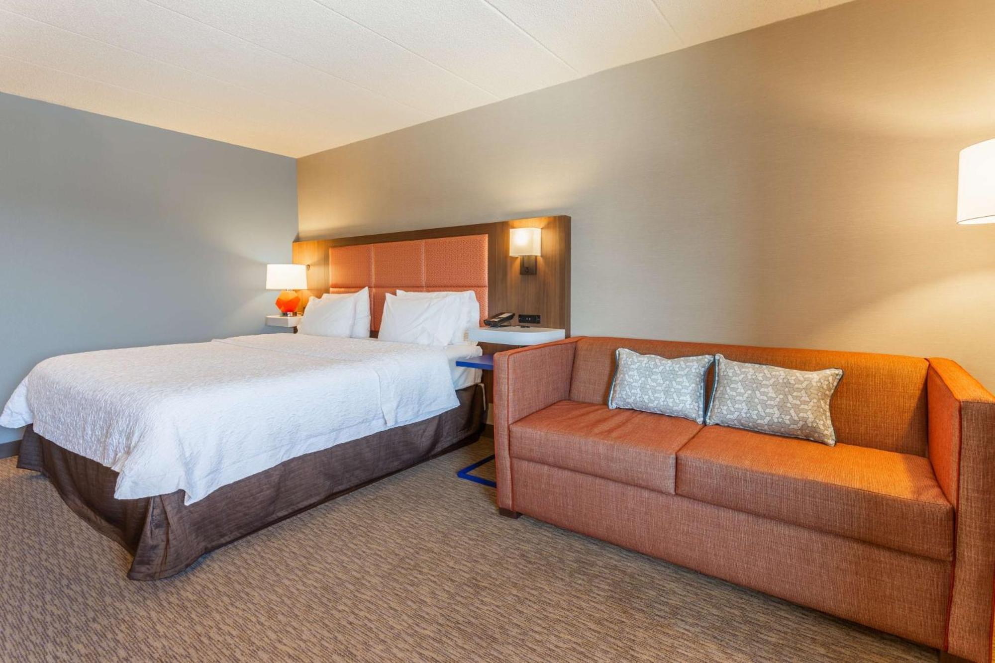 Hampton Inn Madison East Towne Mall Area Bagian luar foto
