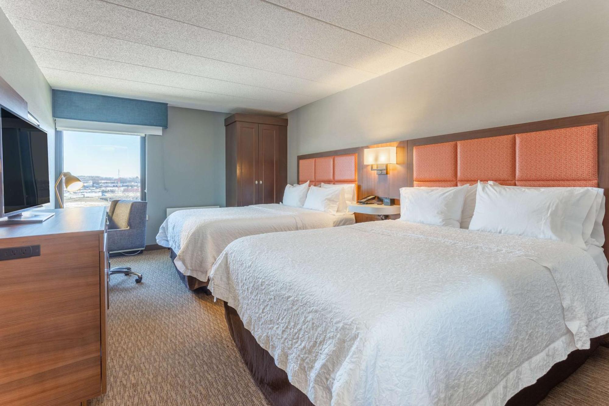 Hampton Inn Madison East Towne Mall Area Bagian luar foto