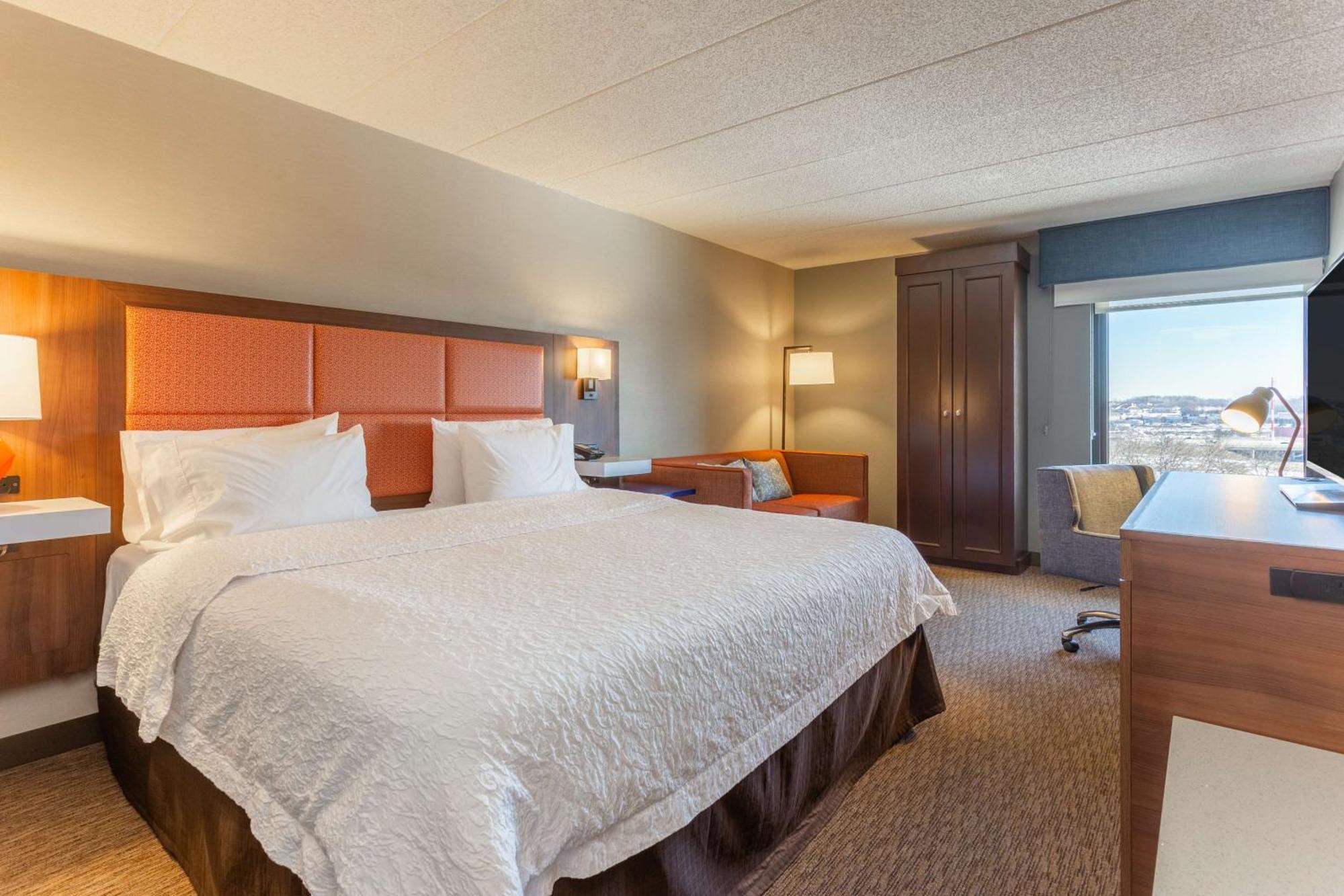 Hampton Inn Madison East Towne Mall Area Bagian luar foto