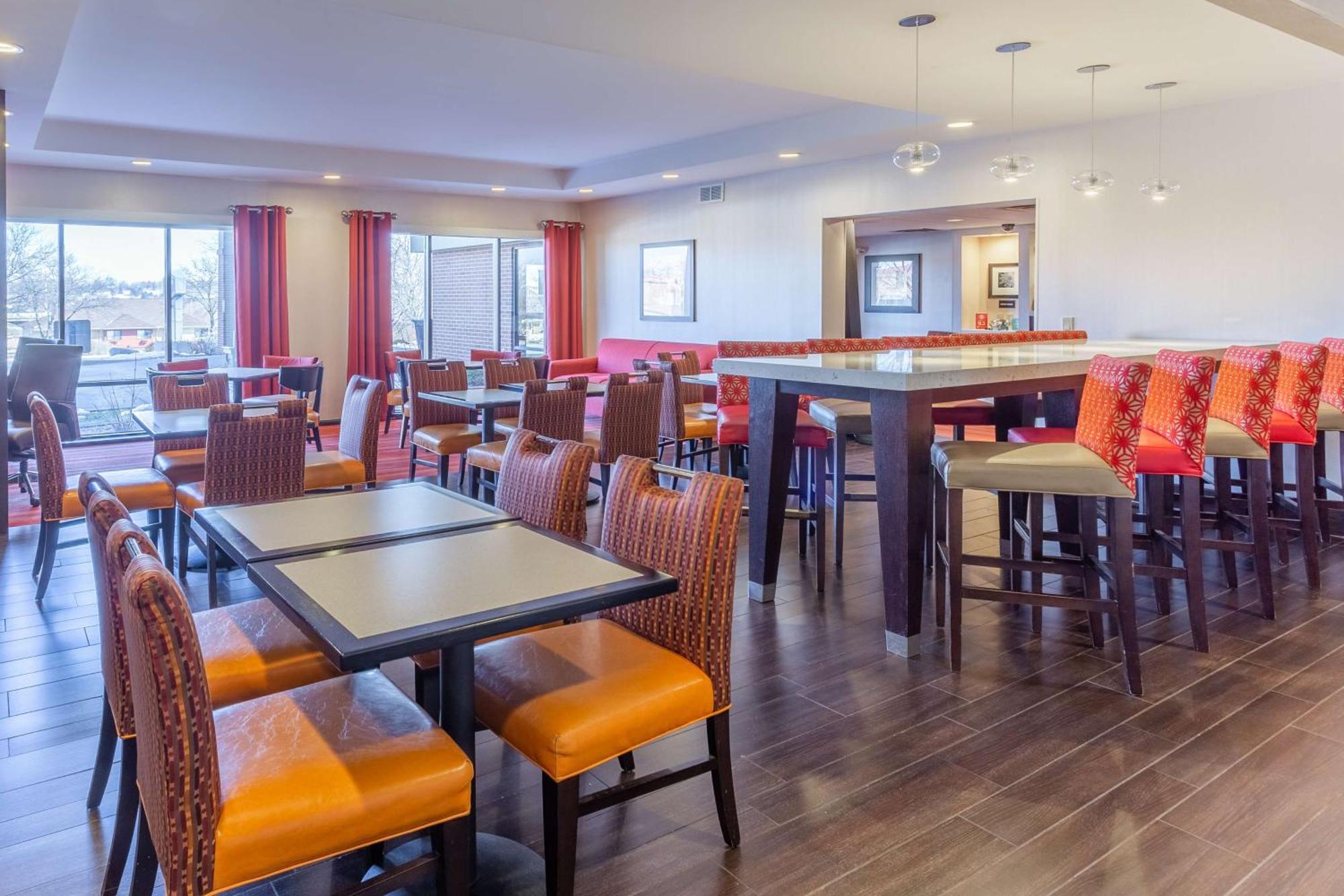 Hampton Inn Madison East Towne Mall Area Bagian luar foto