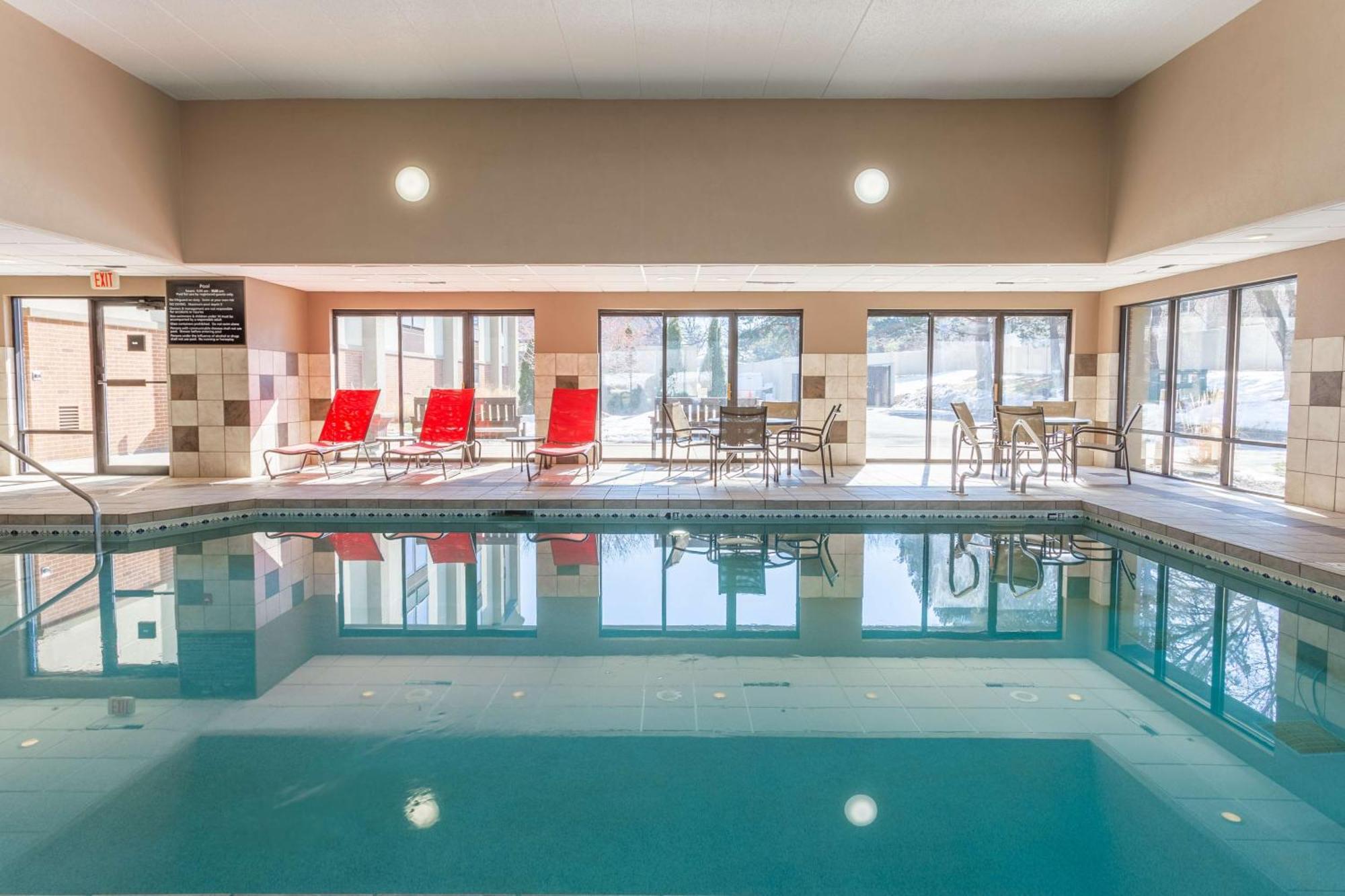 Hampton Inn Madison East Towne Mall Area Bagian luar foto