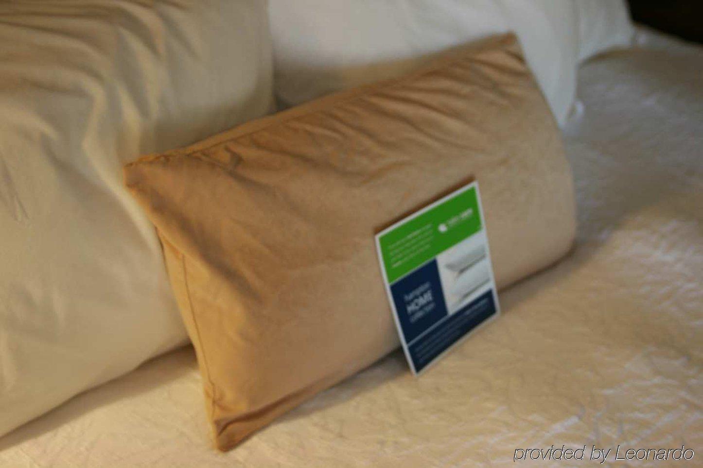 Hampton Inn Madison East Towne Mall Area Bagian luar foto