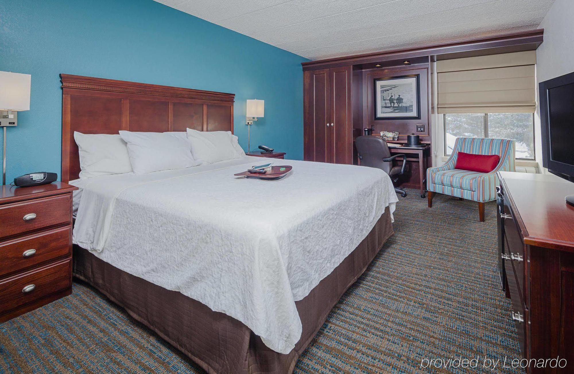 Hampton Inn Madison East Towne Mall Area Bagian luar foto