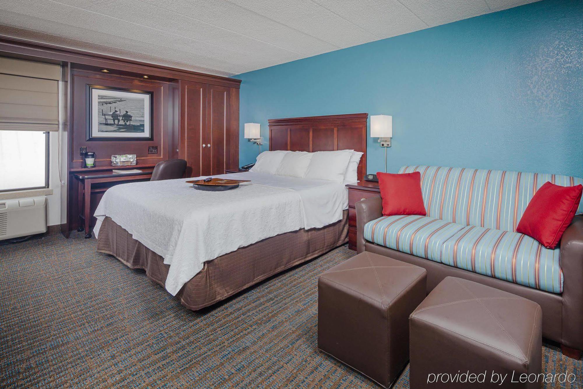 Hampton Inn Madison East Towne Mall Area Bagian luar foto